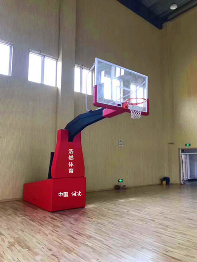 四川省成都某中學(xué)安裝室內(nèi)電動(dòng)液壓籃球架案例
